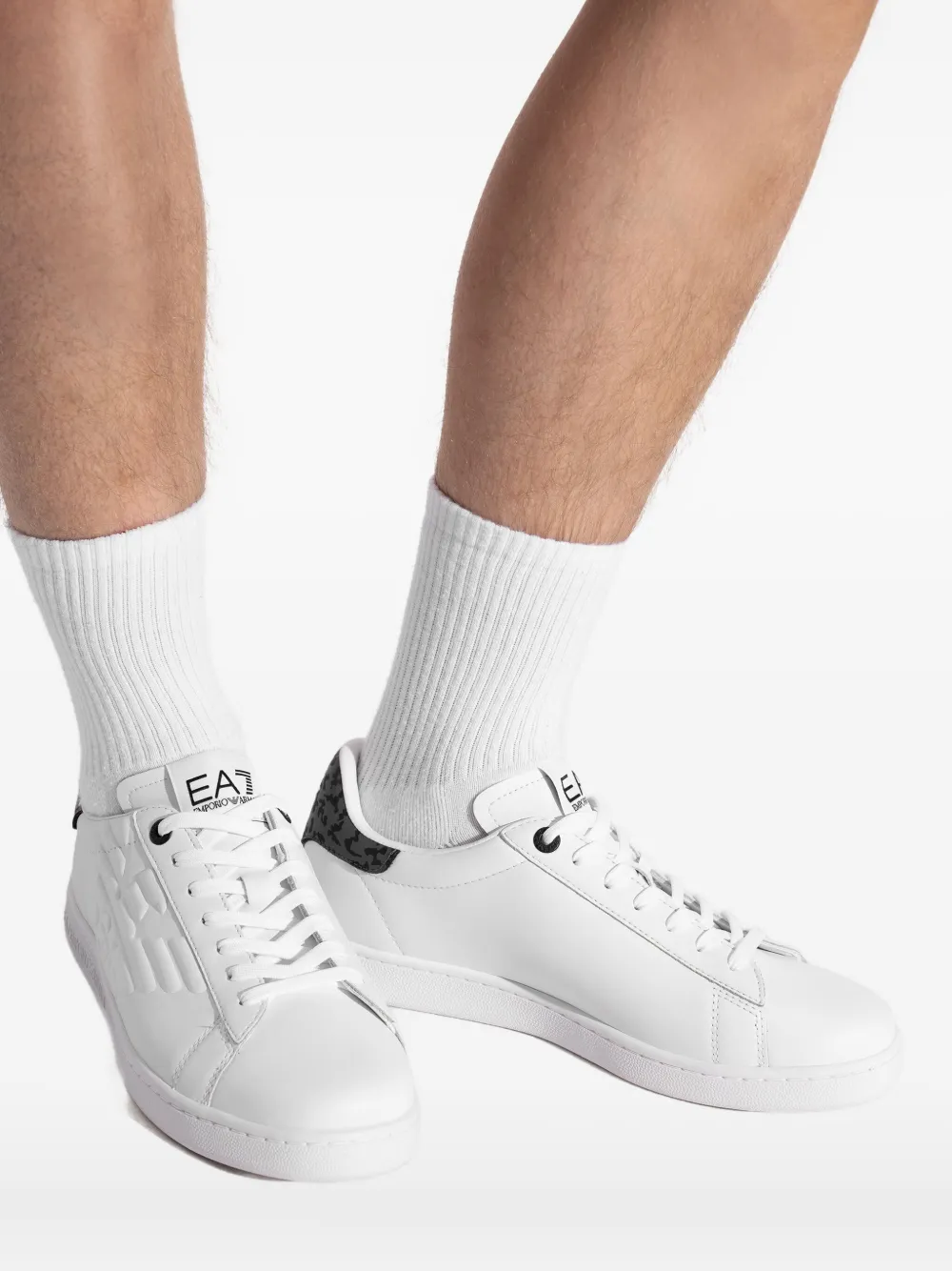 Ea7 Emporio Armani Sneakers met logo-reliëf Wit
