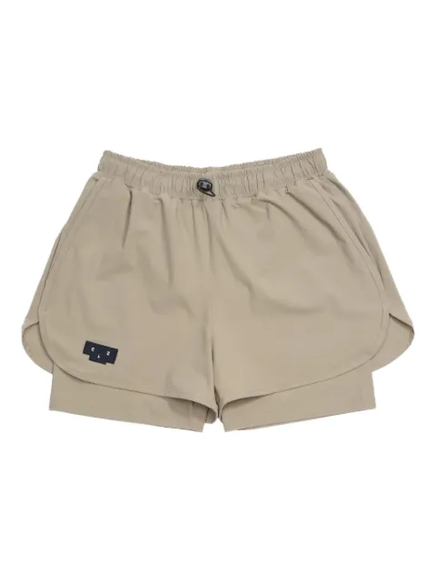 UNNA logo-patch shorts