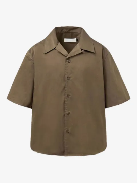 Amomento camisa con cuello abierto