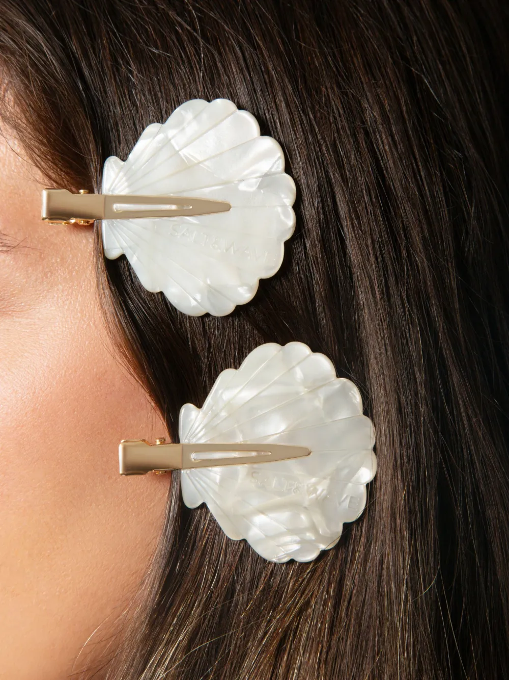 Salt & Wave Shell-shaped Hair Clips (set Of Two) In White