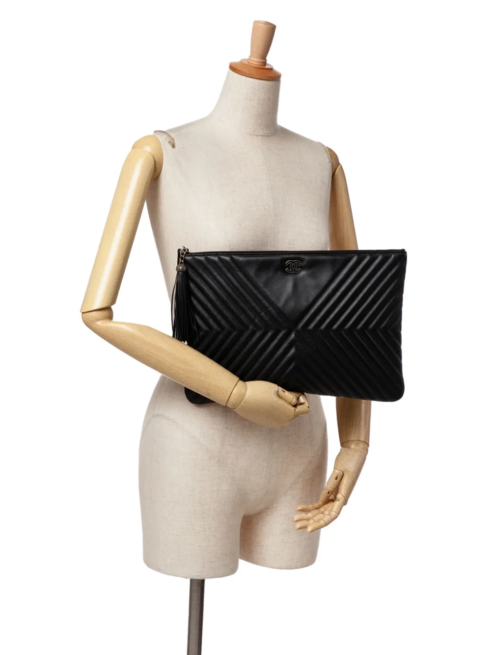 CHANEL Pre-Owned 2019 Large Diagonal Chevron Calfskin Tassel O Case clutch bag | Pre-Owned | Image 2