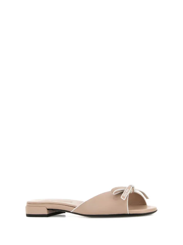 サンダル・ミュール Miu Miu Sandalo In Pelle Scamosciata Miu Miu Sandali In Pelle Con Fiocco | Toni Neutri | FARFETCH IT