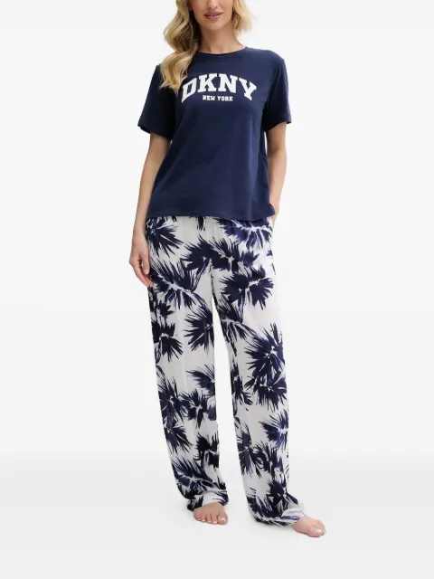 DKNY pijama con hojas estampadas y cordones