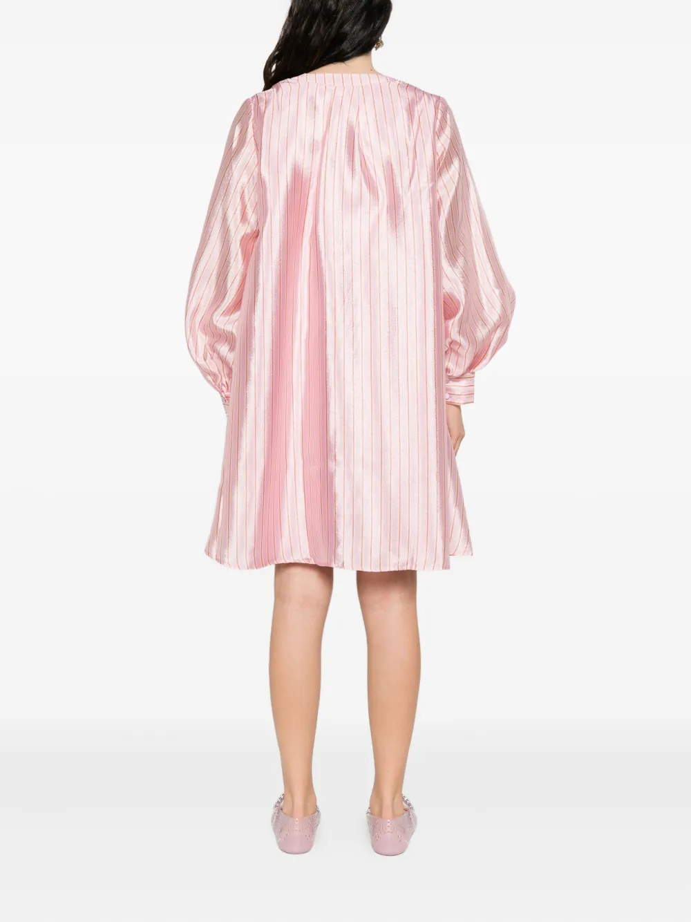 Stine Goya Yorando gestreepte jurk met V-hals Roze