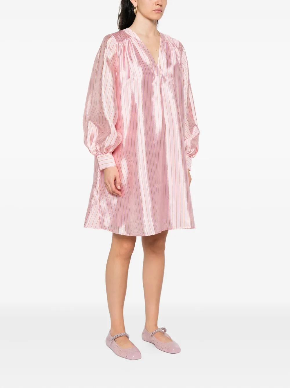 Stine Goya Yorando gestreepte jurk met V-hals Roze