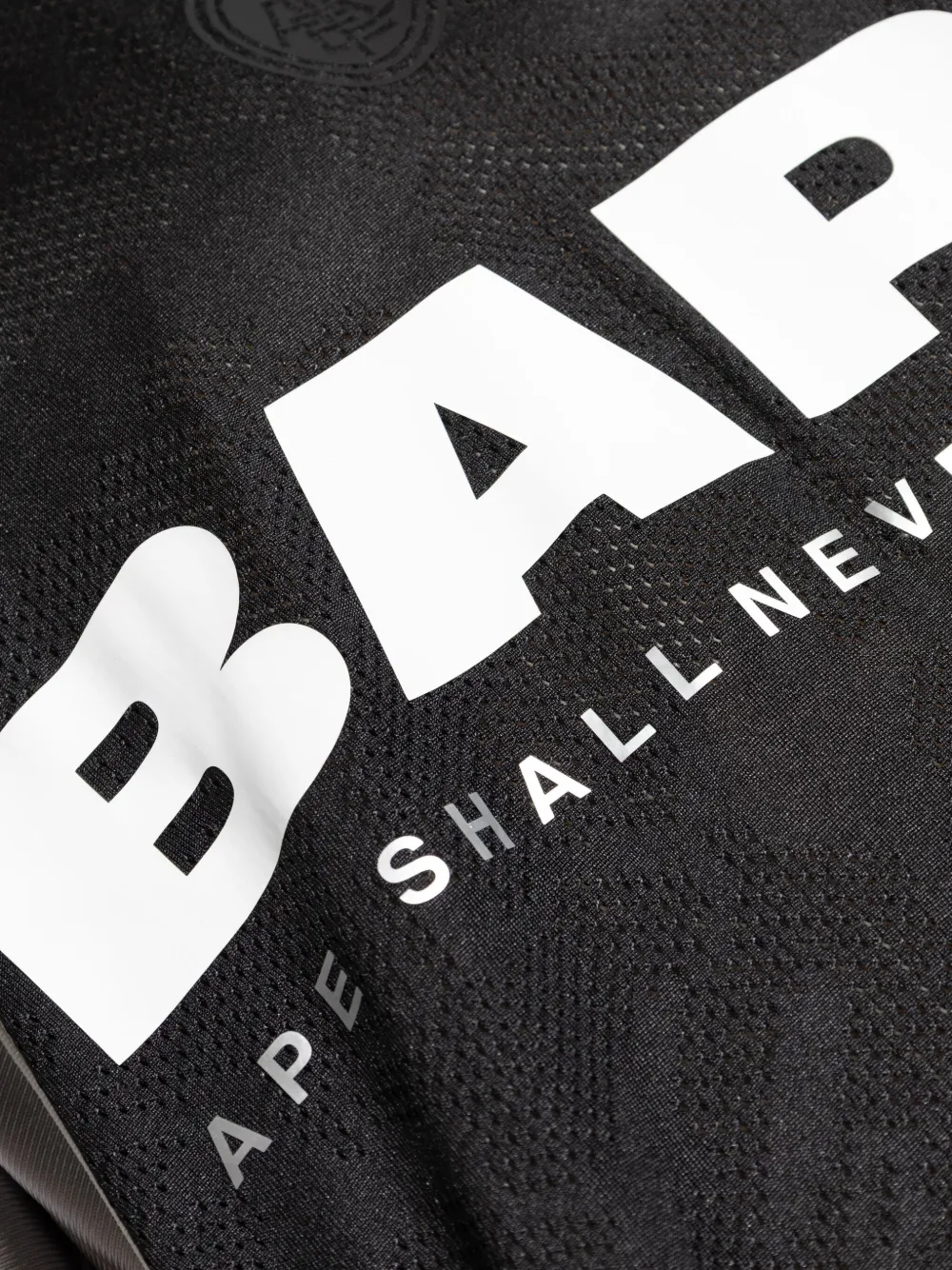 A BATHING APE Mesh T-shirt met logoprint Zwart