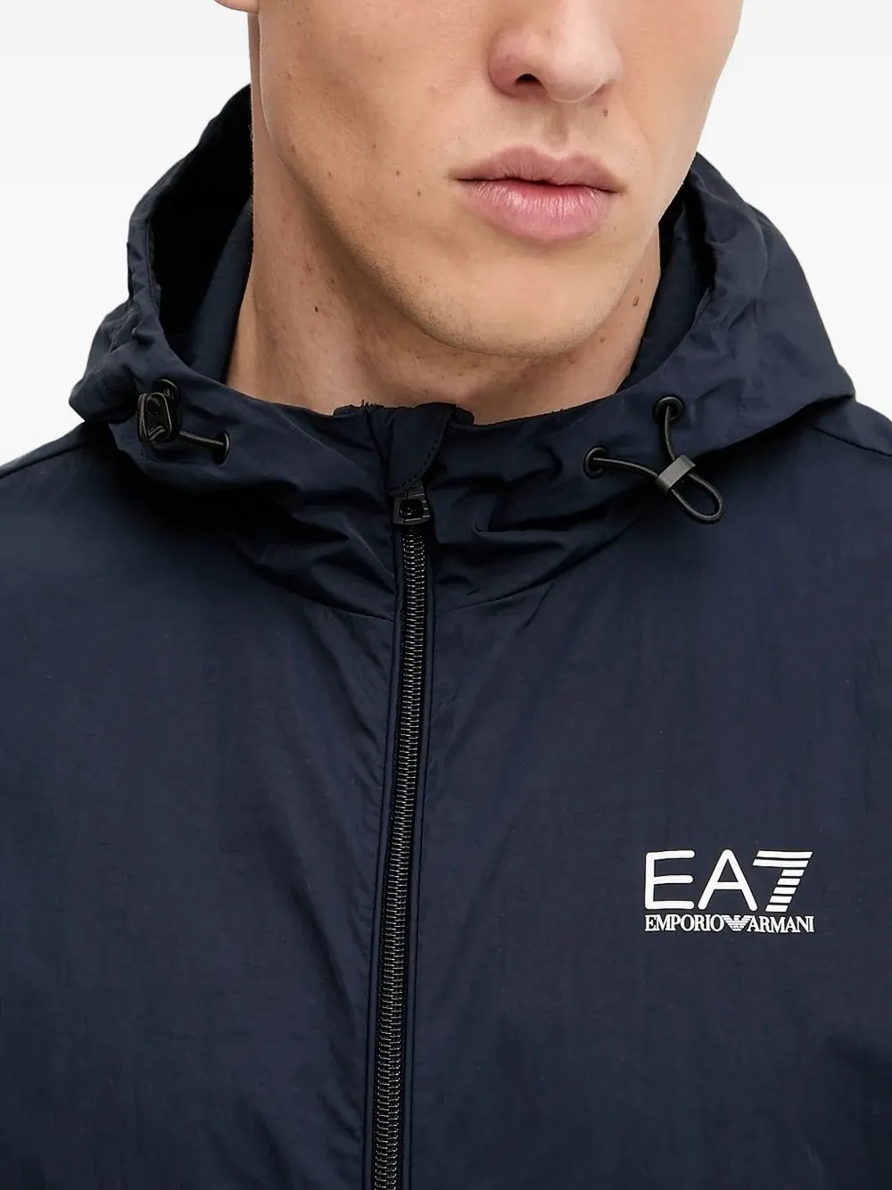 Ea7 Emporio Armani Jack met capuchon en logodetail Blauw