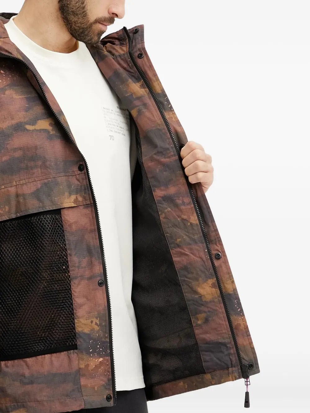 Ea7 Emporio Armani Jack met camouflageprint en mesh vlak Bruin