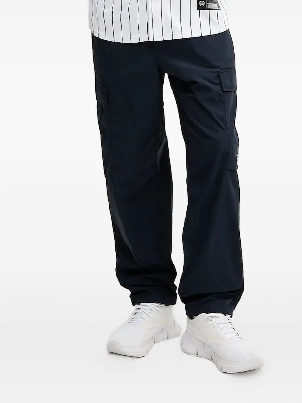 Ea7 Emporio Armani Cargo broek met logo-reliëf Blauw
