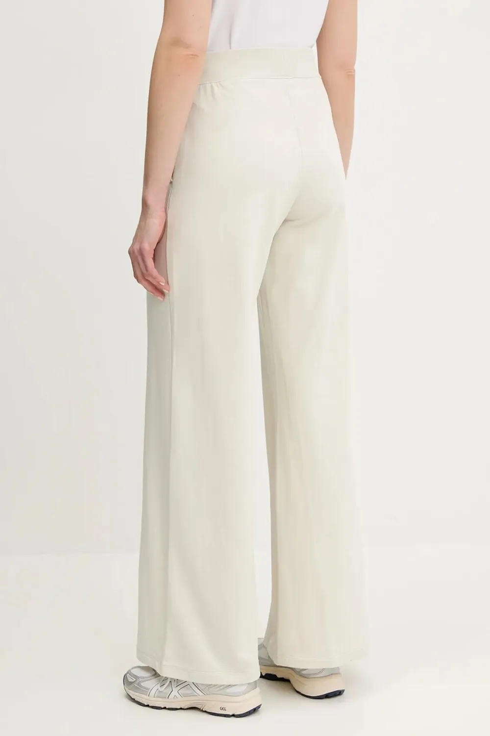 Ea7 Emporio Armani Broek met wijde pijpen en logoplakkaat - Beige