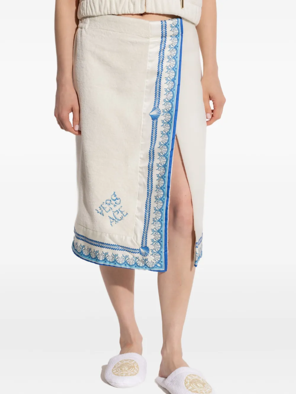 Versace Underwater Barocco Wrap Towel In Blue