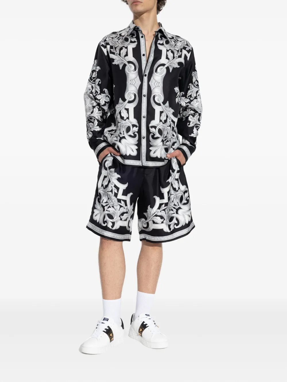 Versace Shorts met barokprint Zwart