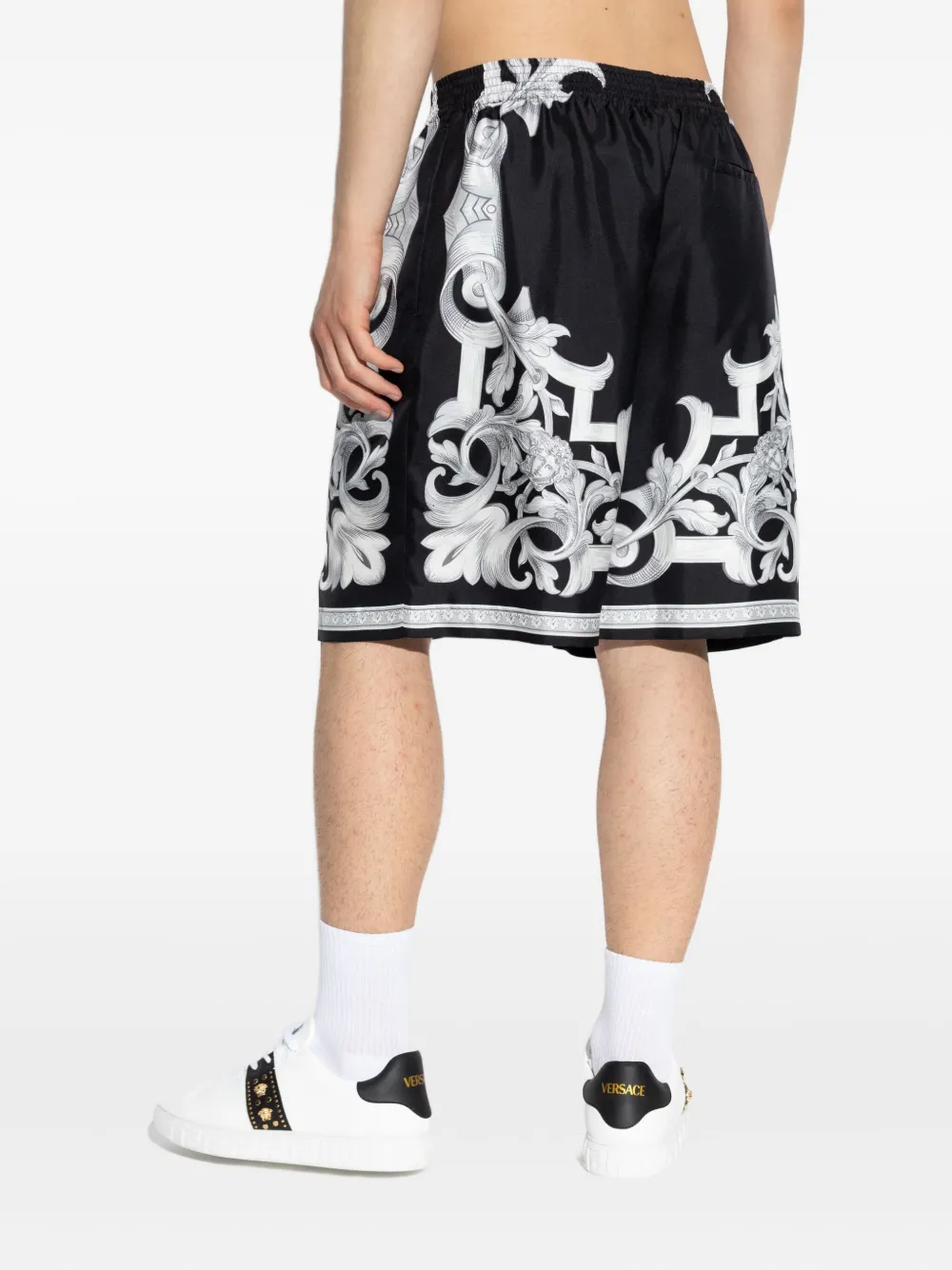 Versace Shorts met barokprint Zwart