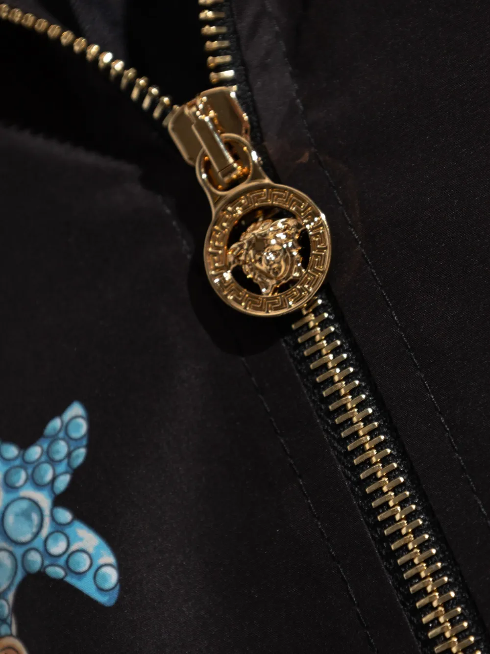 Versace Coral Theatre jack met capuchon Zwart
