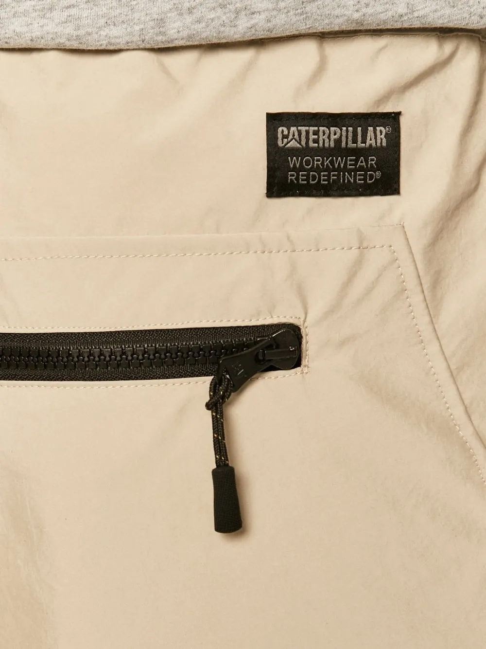 caterpillar Shorts met ritszak Beige