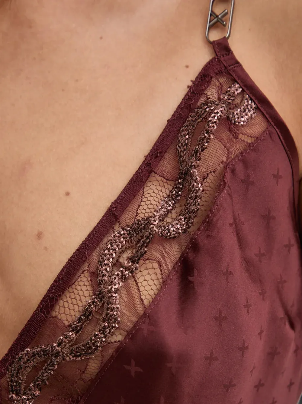 Chantelle Pyjamatop met V-hals en kant Bruin