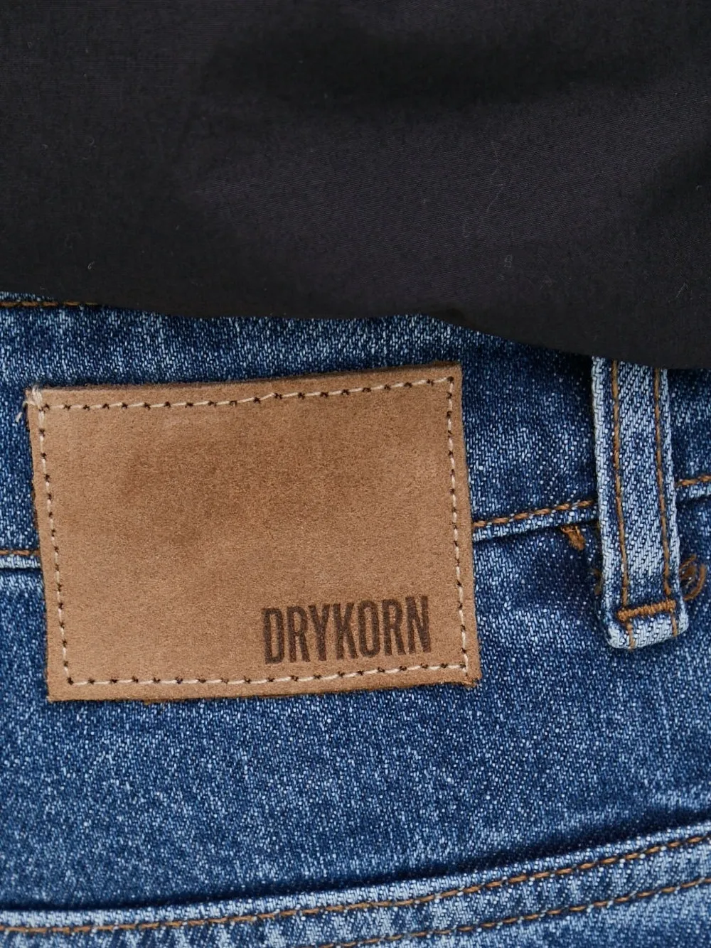 Drykorn Jeans met leren patch Blauw