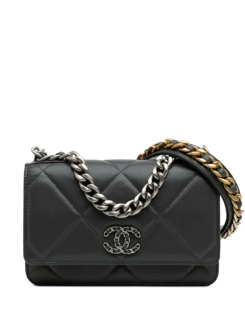 CHANEL Pre-Owned 2021-2024 Quilted Lambskin 19 Wallet on Chain satchel