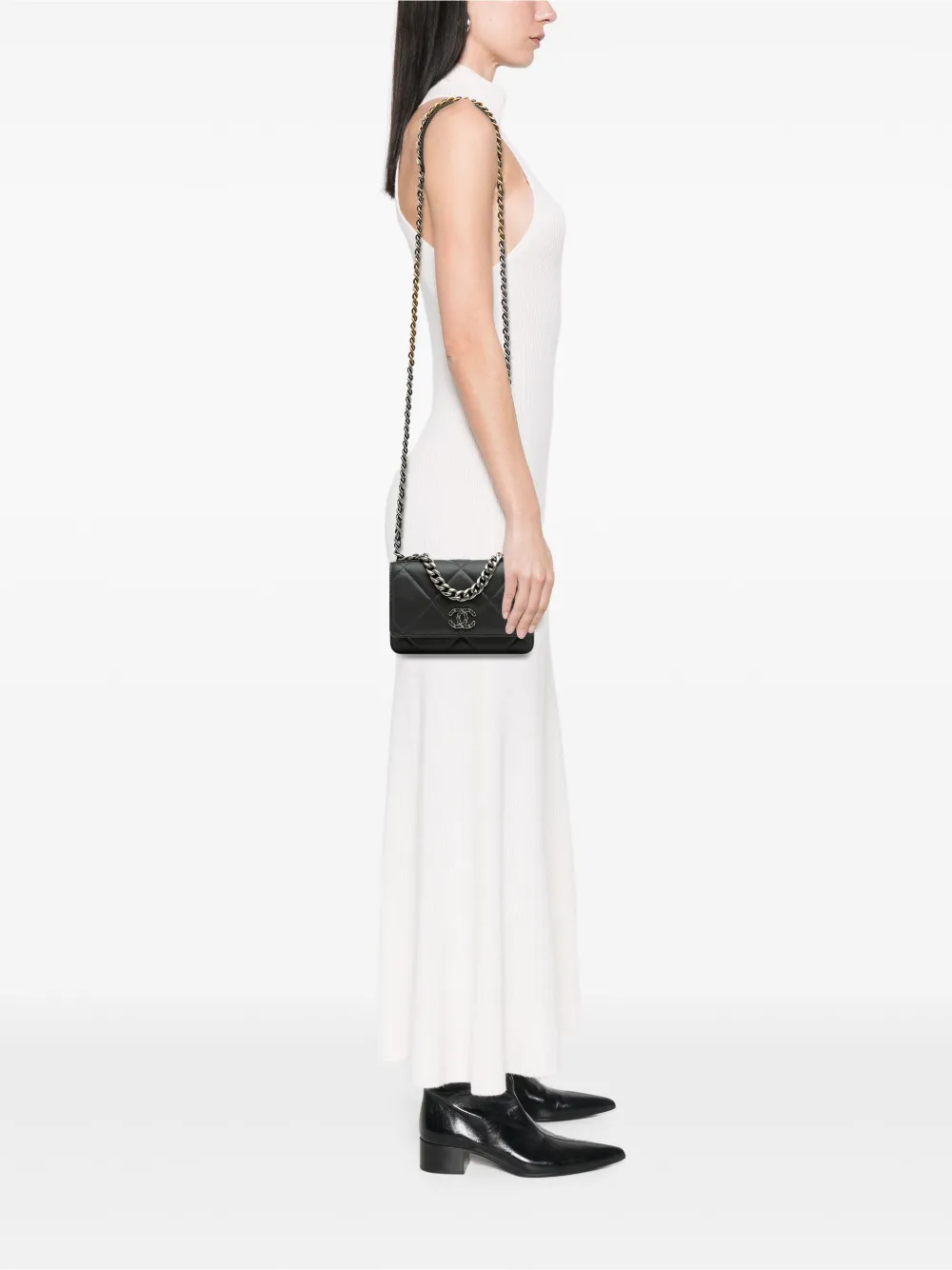 CHANEL Pre-Owned 2021-2024 Quilted Lambskin 19 Wallet on Chain satchel | Pre-Owned | Image 2