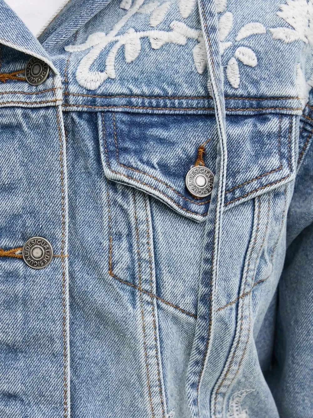 Desigual Denim jack met geborduurde bloemen en capuchon 5053 BLUE