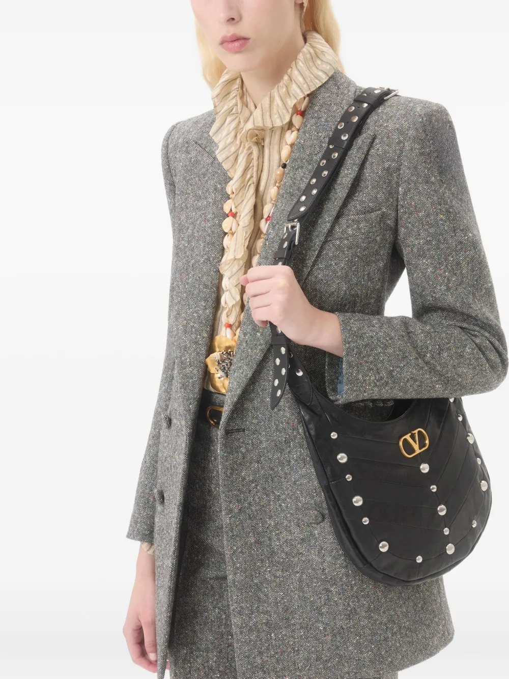 Valentino Garavani small Hoboho chevron-quilted studded shoulder bag - Zwart