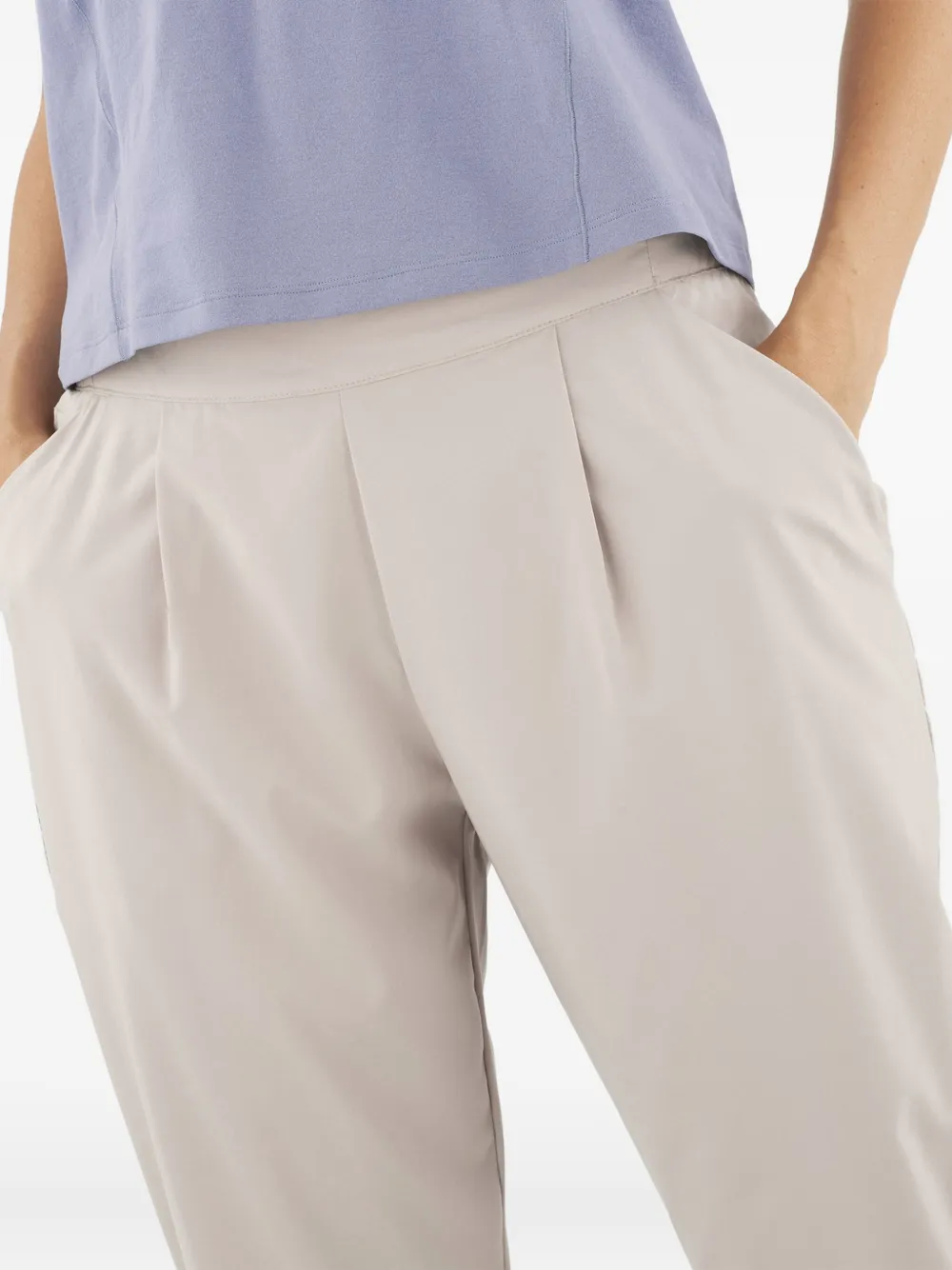 Salomon Broek met geplooide zak Beige