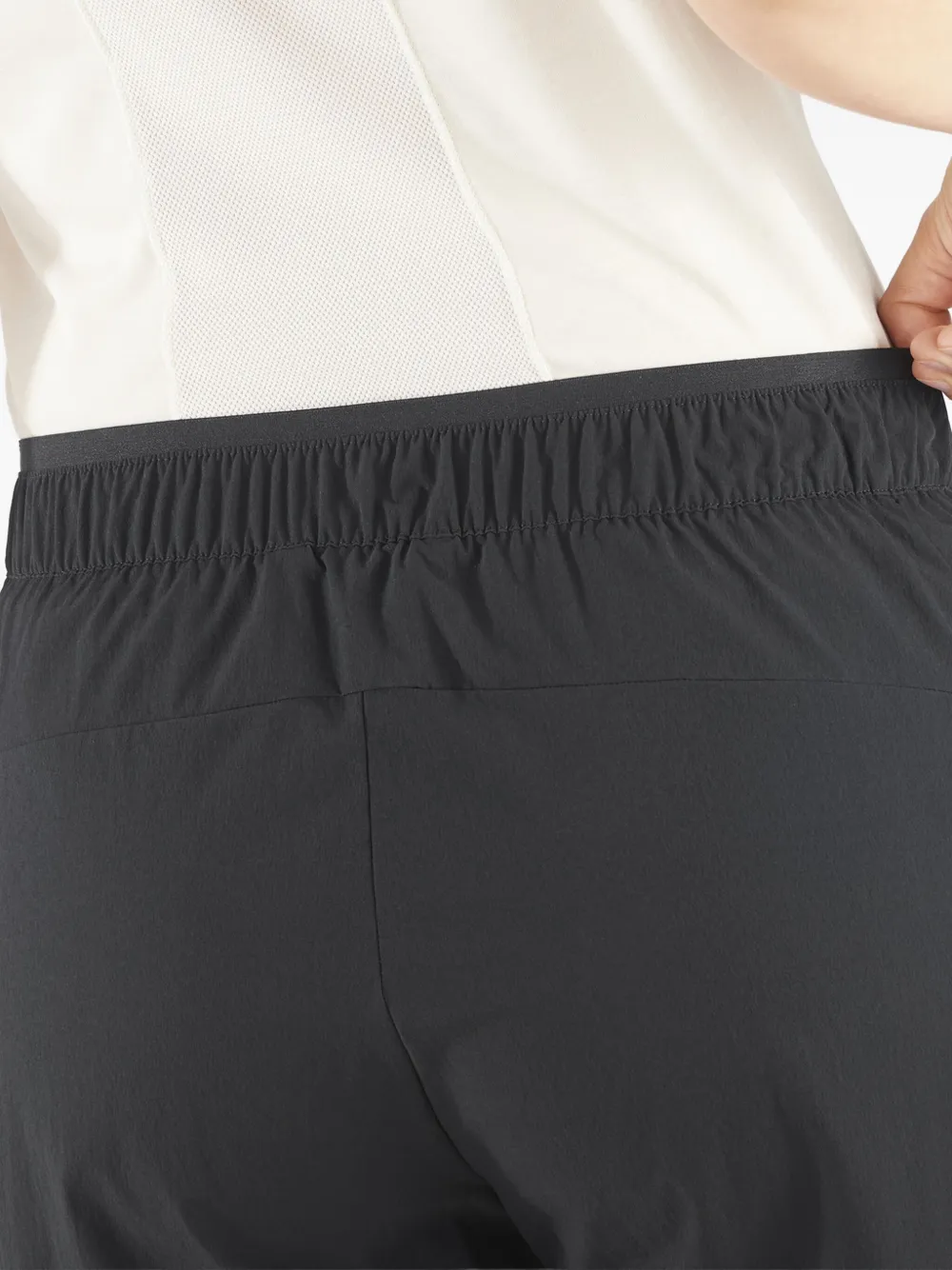 Salomon Shorts met elastische tailleband en zijzak Zwart