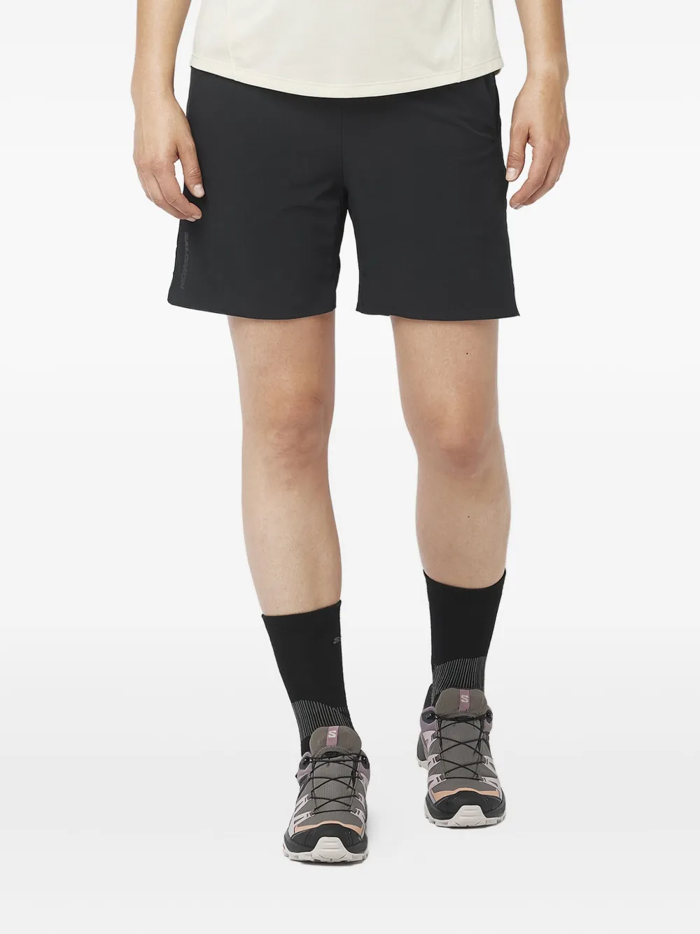 Salomon elastic-waistband side-pocket shorts - ブラック Salomon elastic-waistband side-pocket shorts - ブラック