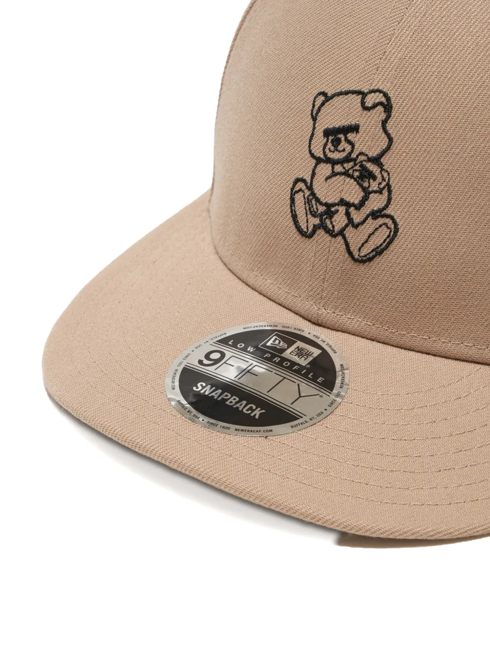 Undercover New Era 9Fifty honkbalpet met geborduurde beer Beige