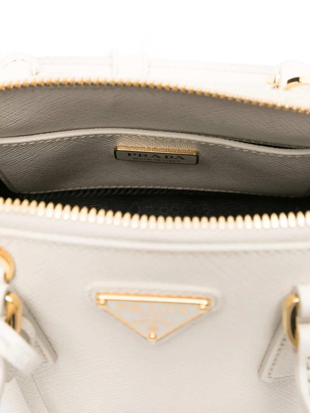 Prada Shopper met rits en handgreep Beige