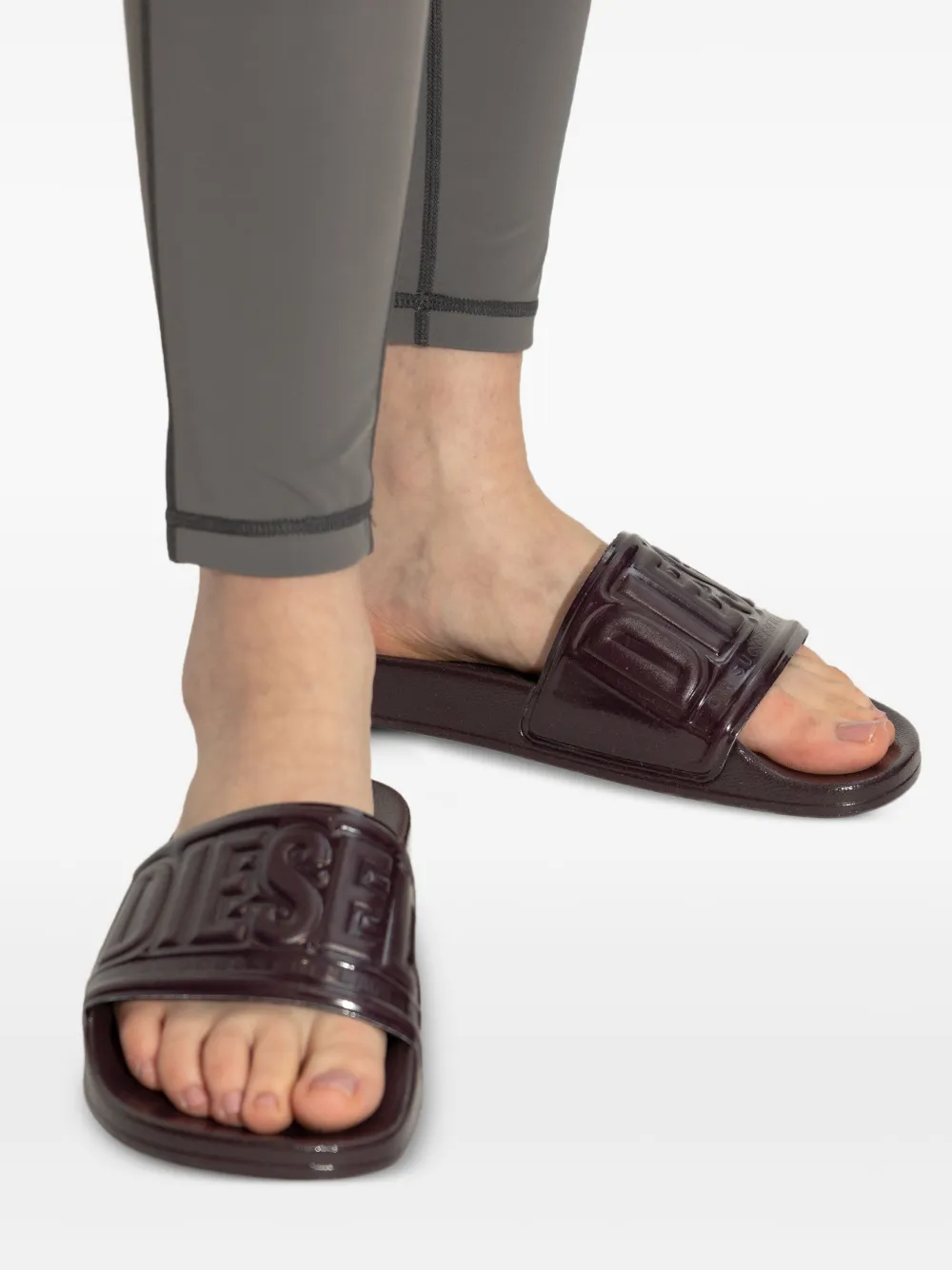 Diesel SA-Mayemi slippers met logo-reliëf Bruin