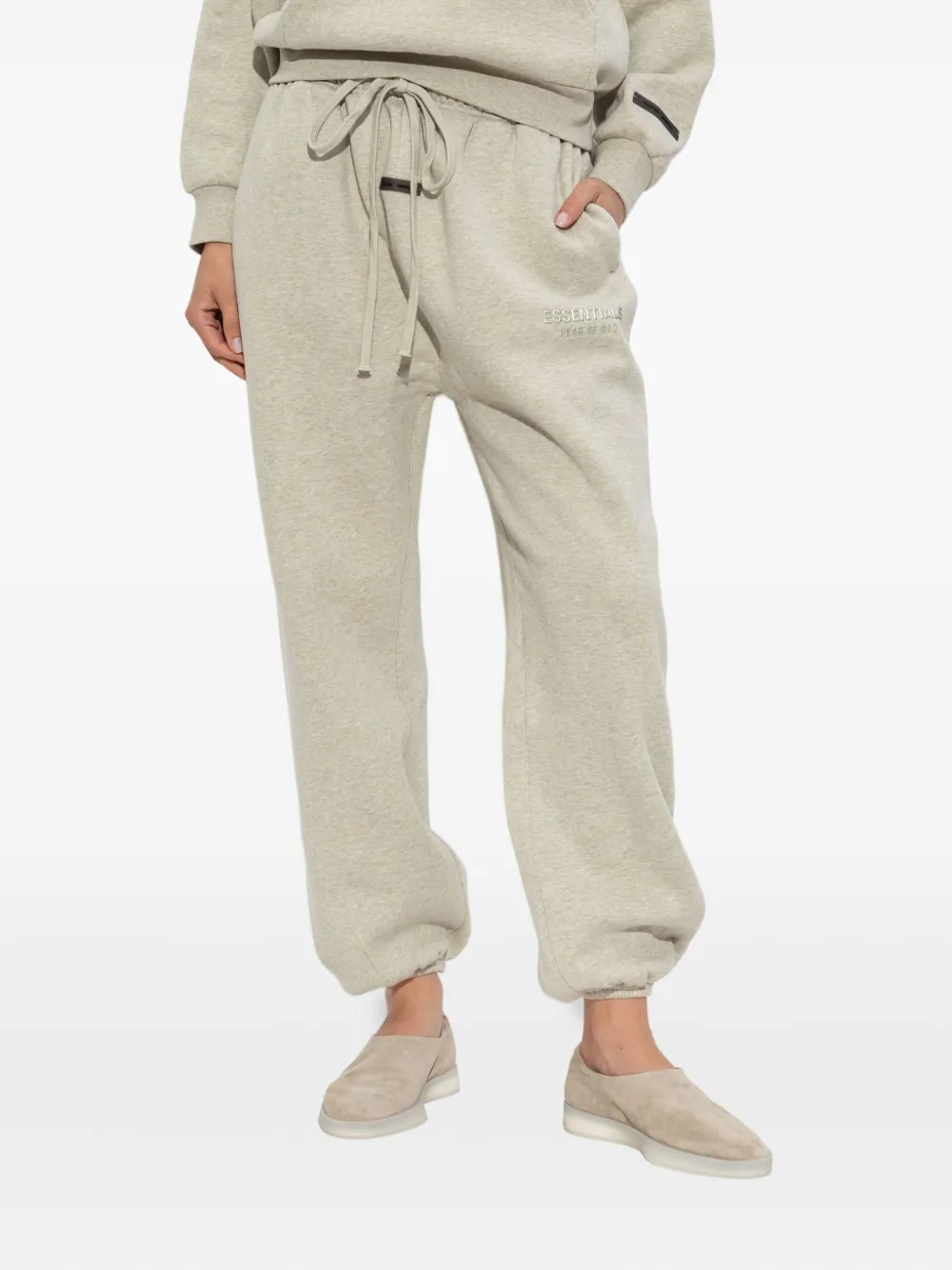 FEAR OF GOD ESSENTIALS Trainingsbroek met geborduurd logo Beige