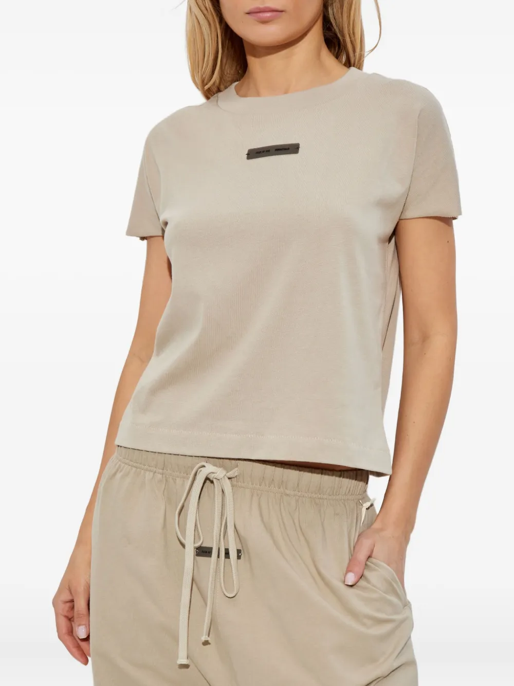 FEAR OF GOD ESSENTIALS T-shirt met logoplakkaat Beige