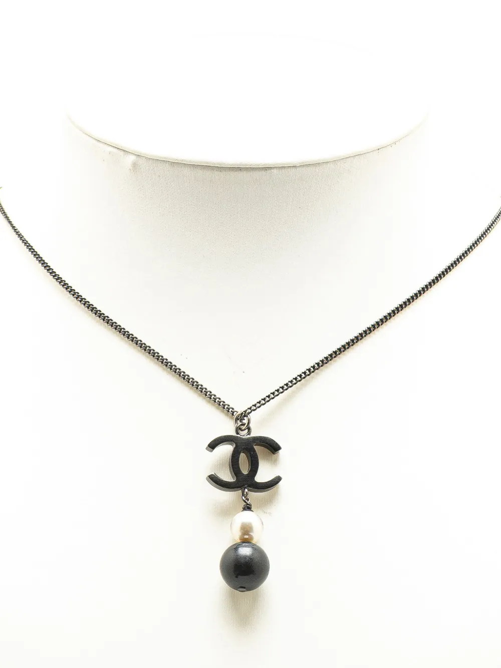 Pre-owned Chanel 2014 Silver Cc Faux Pearl Pendant Necklace Costume Necklace