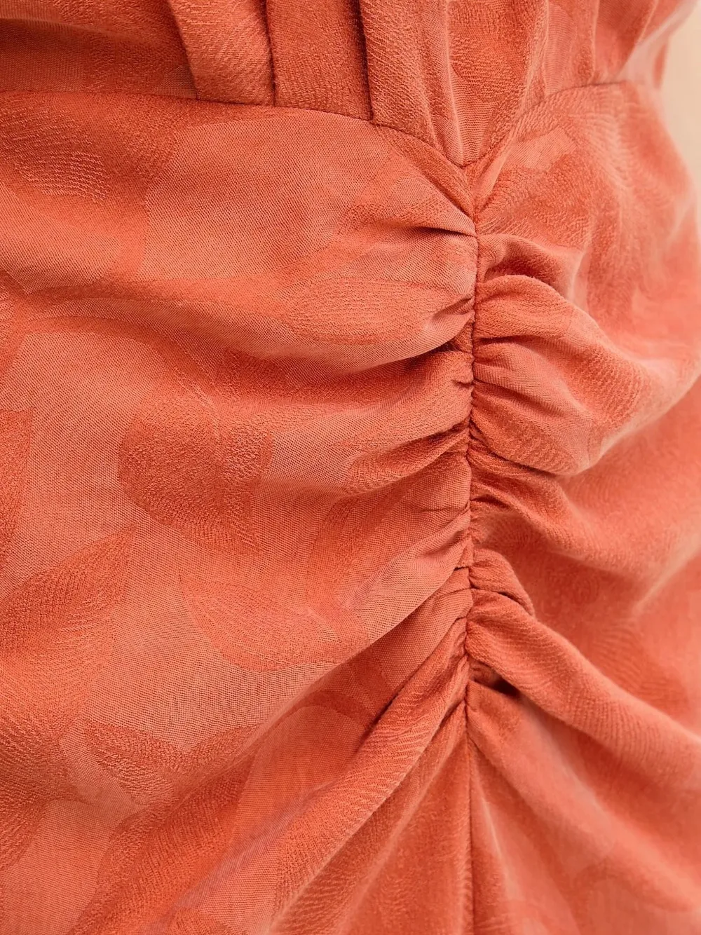 Hoss Intropia Gesmockte midi-jurk met textuur Oranje