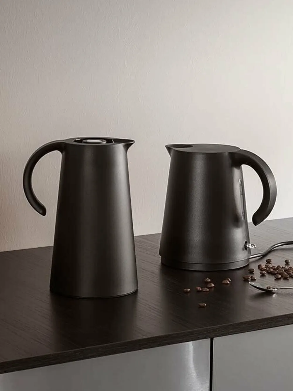 Eva Solo Curved Handle Kettle In Black