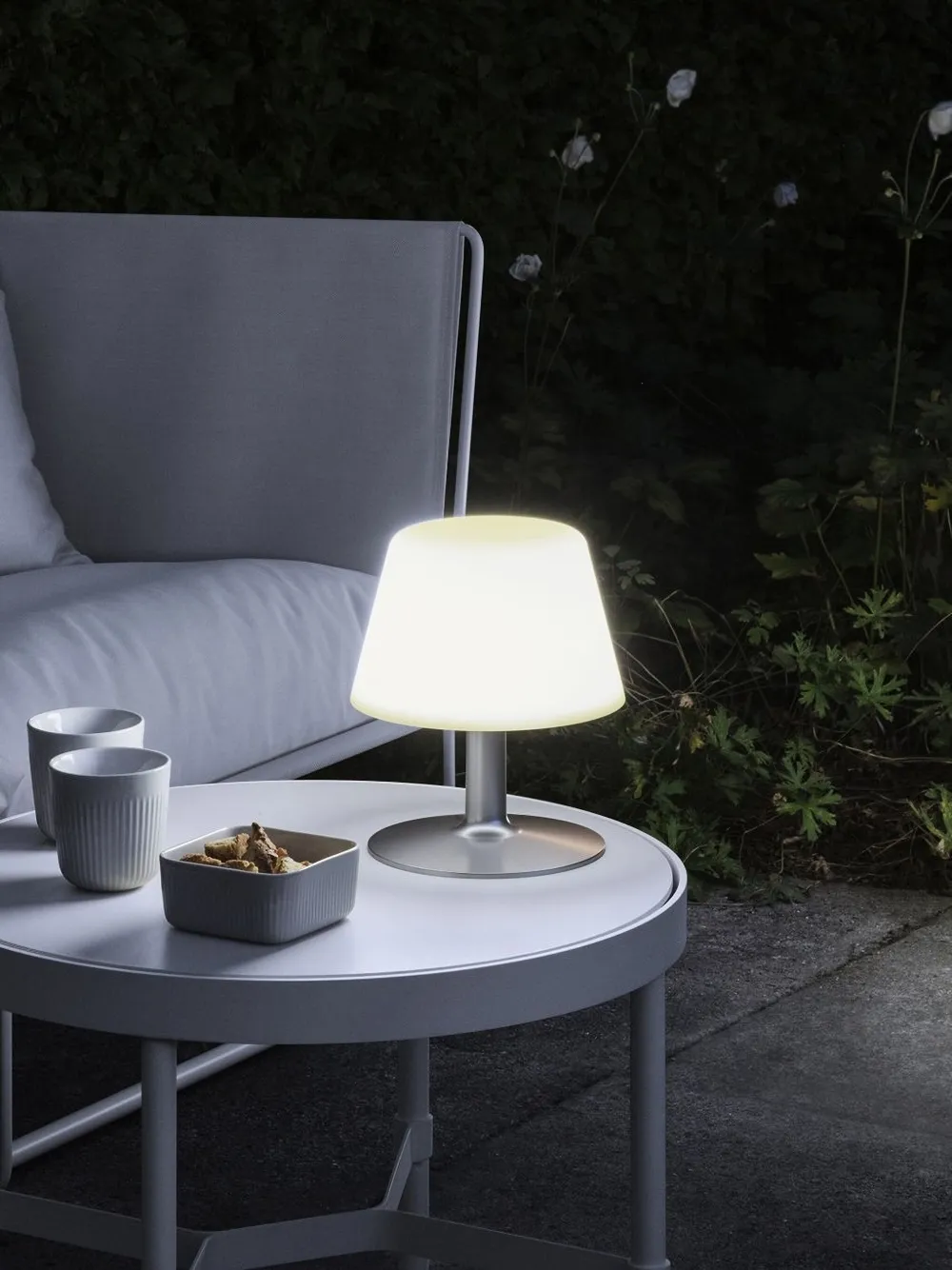 Dome-Shaped Base Lamp