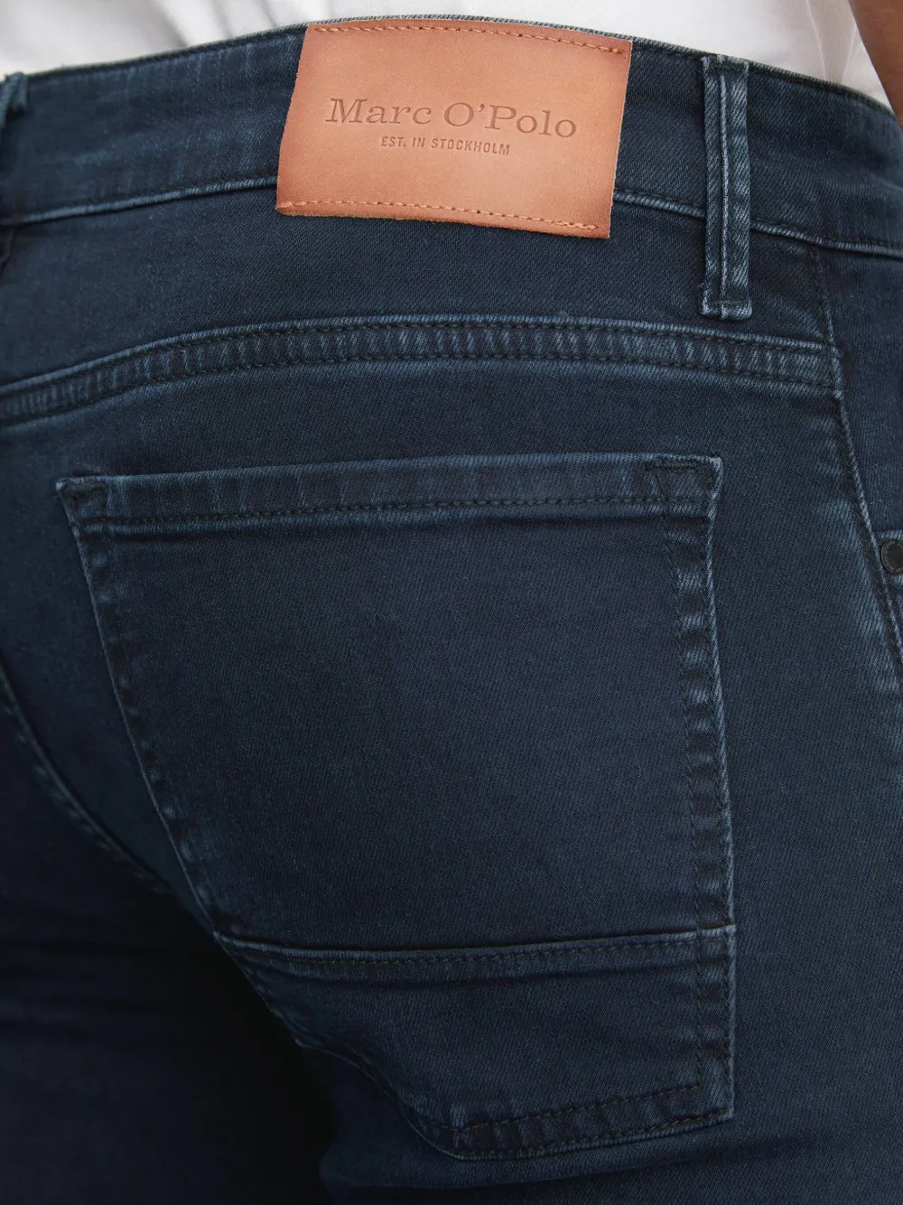 Marc O'polo Belt-loops Leather-patch Jeans In Blue