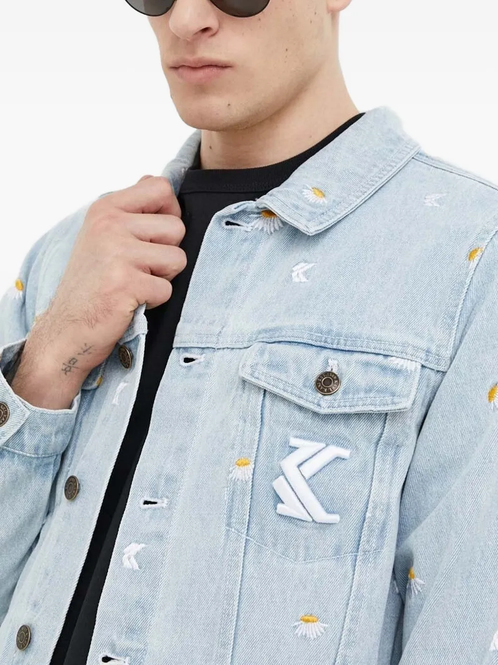 karl kani Denim jack met geborduurde madeliefjes Blauw