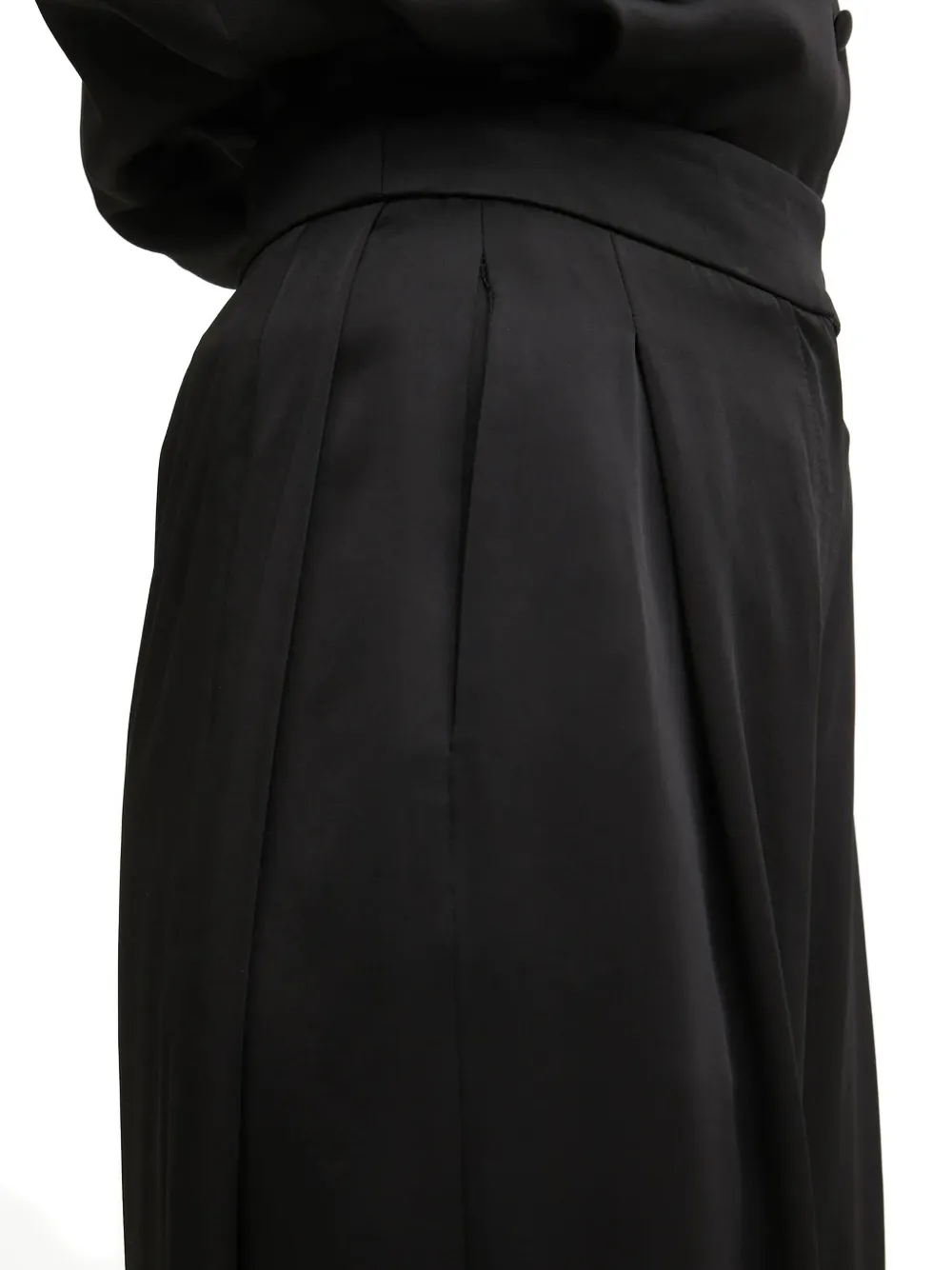 La Mania Pleated-front Tailored Trousers In Black