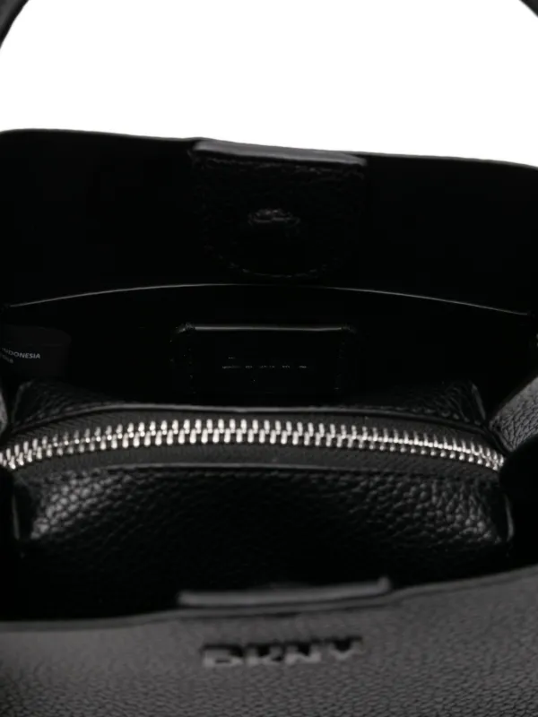 トートバッグ Dkny Logo-Lettering Tote Bag 23921126_54060897_600.jpg