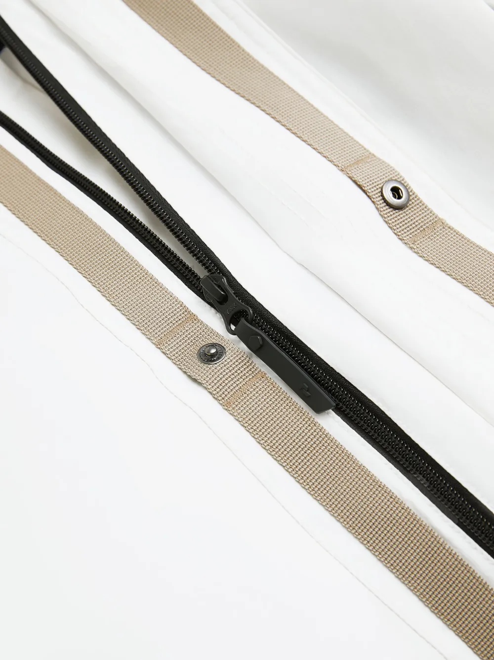 Peak Performance Hooded Parka In White