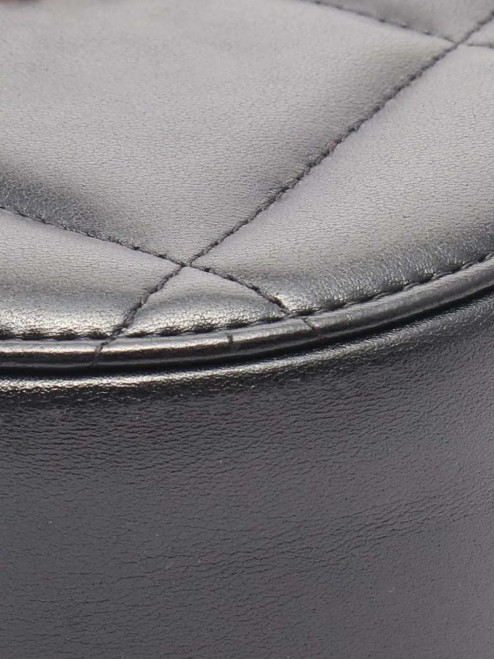 CHANEL Pre-Owned 2021-2025 Lambskin 19 Round Clutch with Chain satchel | Pre-Owned | Image 2