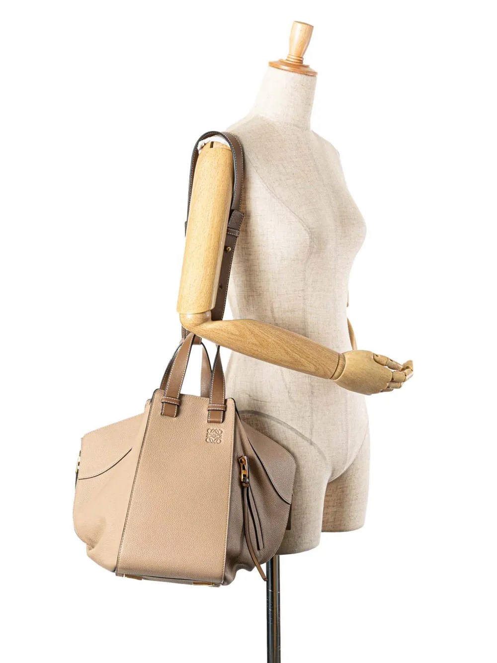 Loewe Pre-Owned 2018 Medium Leather Hammock Bag satchel | Pre-Owned | Image 2