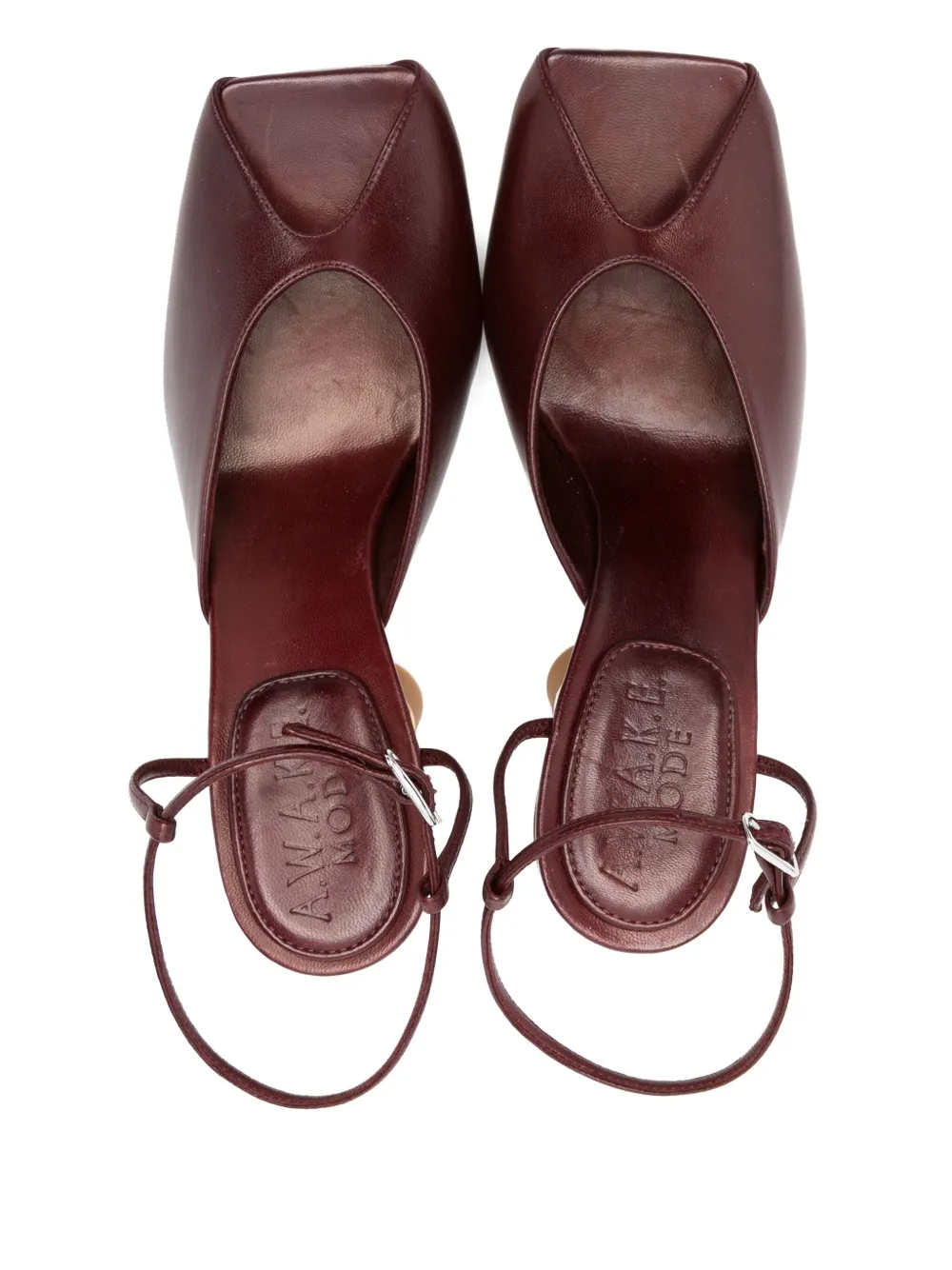 A.W.A.K.E. Mode 85 mm Giustine pumps met metallic hak en open neus Rood