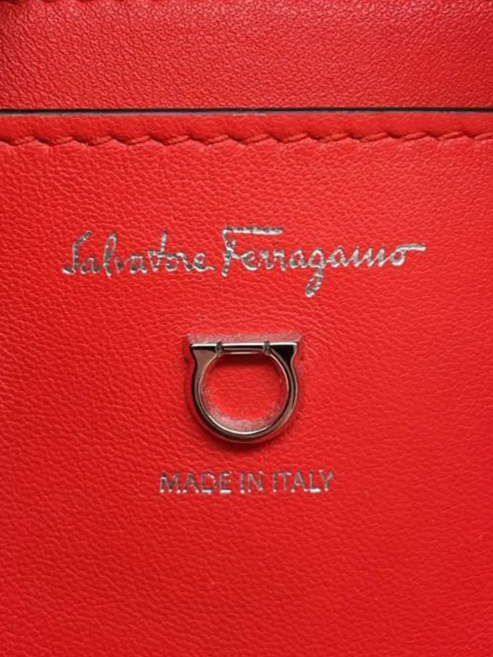Ferragamo Pre-Owned 2021-2024 Leather Cage bucket bag | Pre-Owned | Image 2
