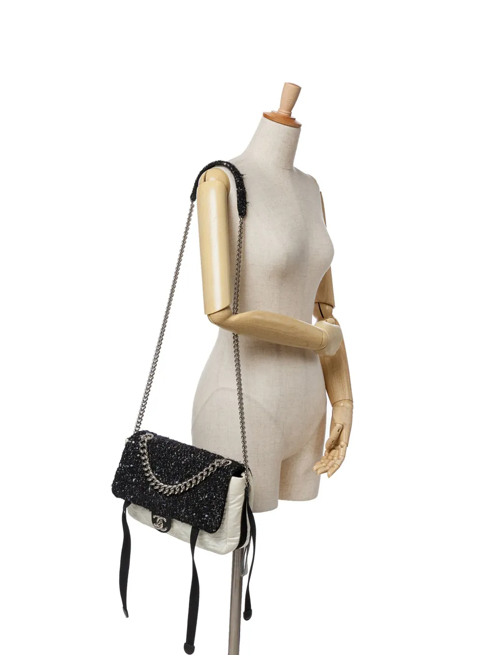 CHANEL Pre-Owned 2017-2018 Bicolor Tweed and Nylon Astronaut Essentials Flap satchel | Pre-Owned | Image 2