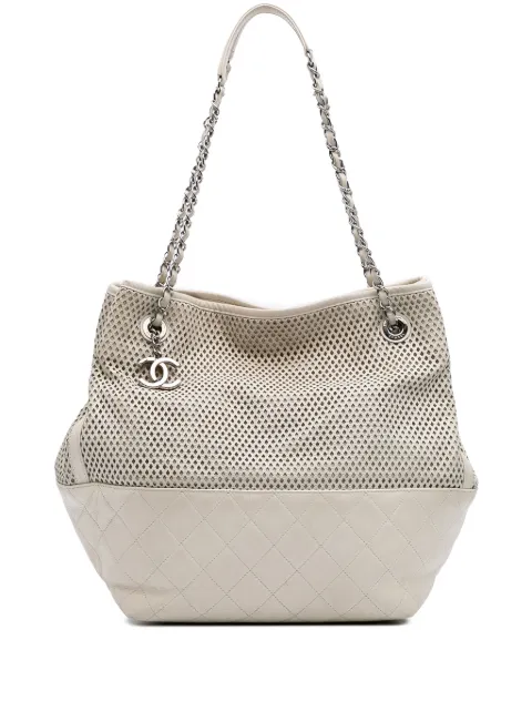 CHANEL Pre-Owned شنطة عملية 'أب إن ذا إير نورث ساوث' جلد بزينة ثقوب 2012-2013