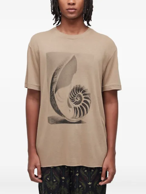 Osklen playera con concha de mar estampada