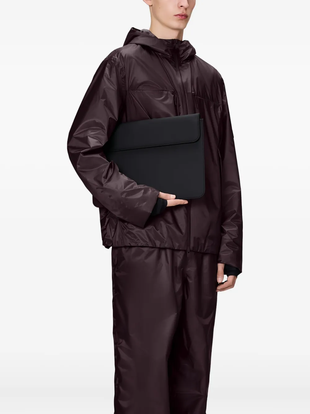 Rains flap-closure laptop sleeve - Zwart